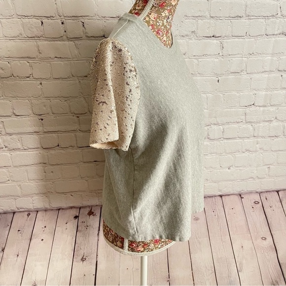 A New Day- Crew Neck w/ Sequins Detail  5️⃣✖️3️⃣0️⃣ - Picture 3 of 6